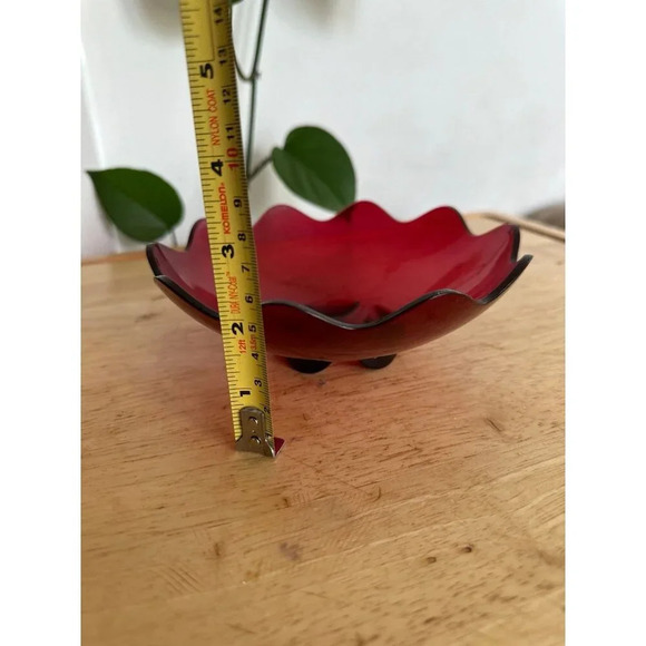 Scalloped Shell Bowl - Picture 4 of 8